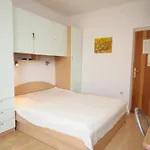 Apartments With A Parking Space Makarska - 6693