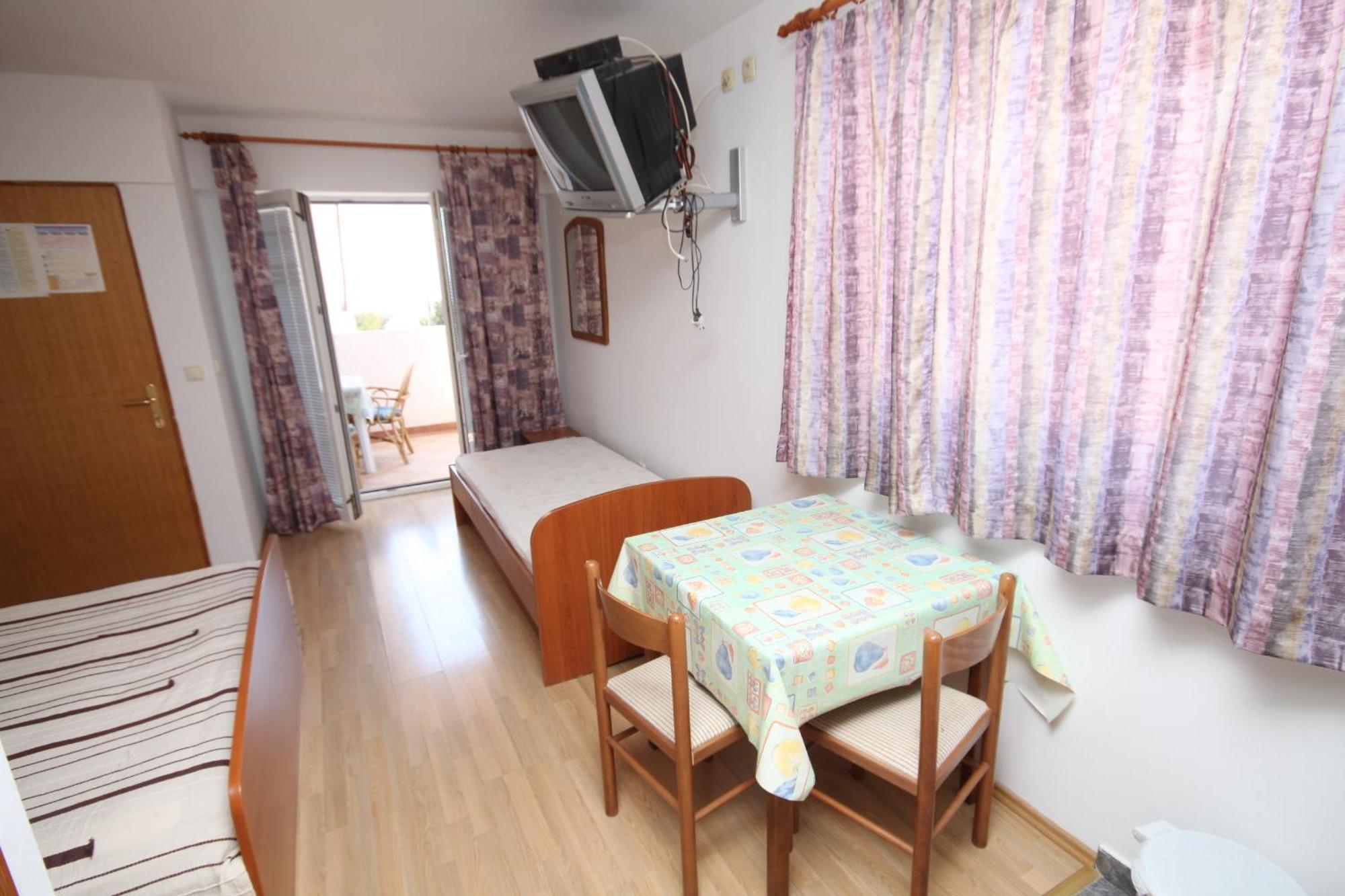 With A Parking Space - 6693 Makarska